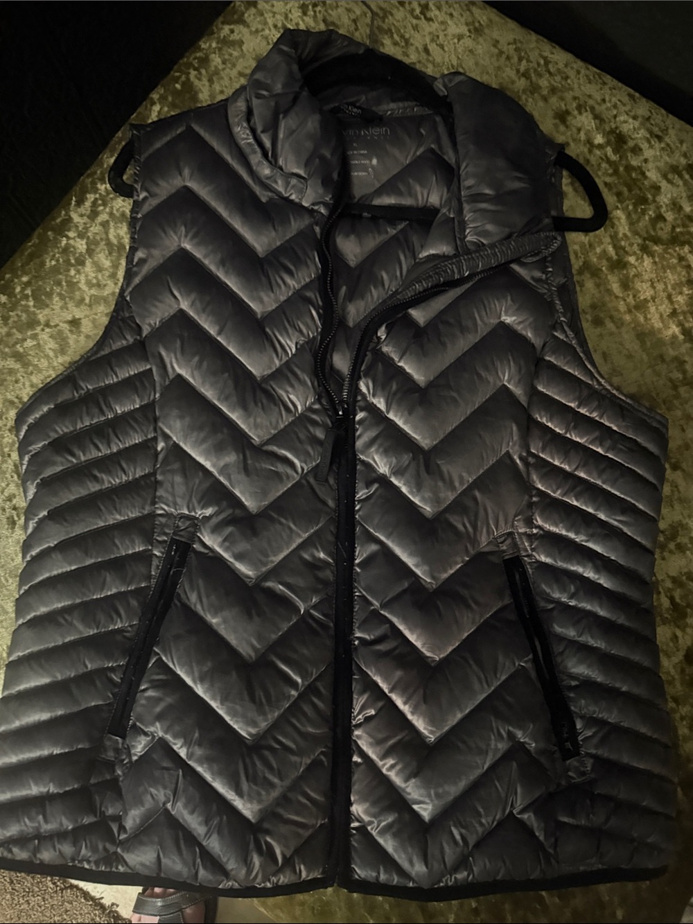 Calvin Klein Chevron Quilted Puffer Vest - grey/silver